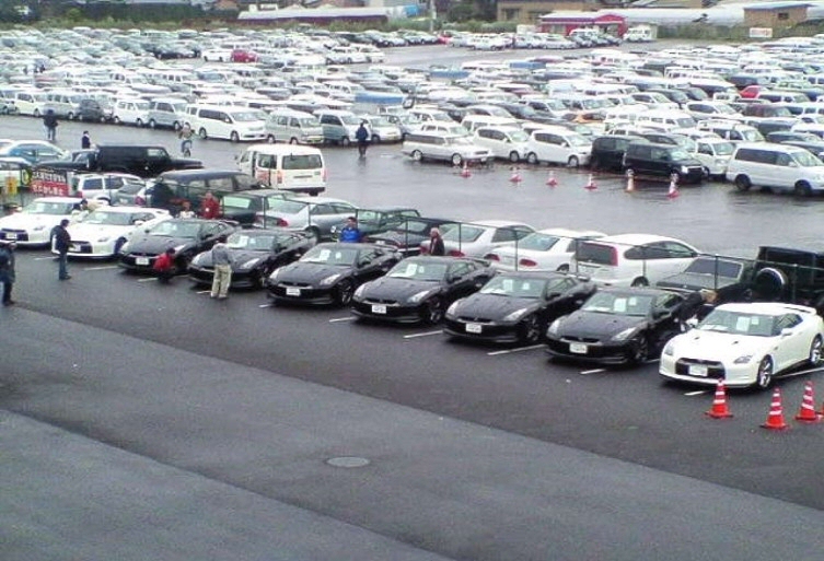 Wide Range of Used Trucks and Cars from Exporters in Japan