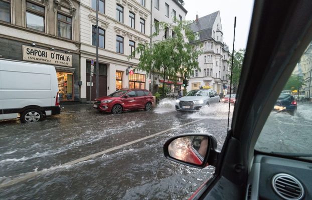 10 Steps To Follow When Our Car Is Flooded In Rain